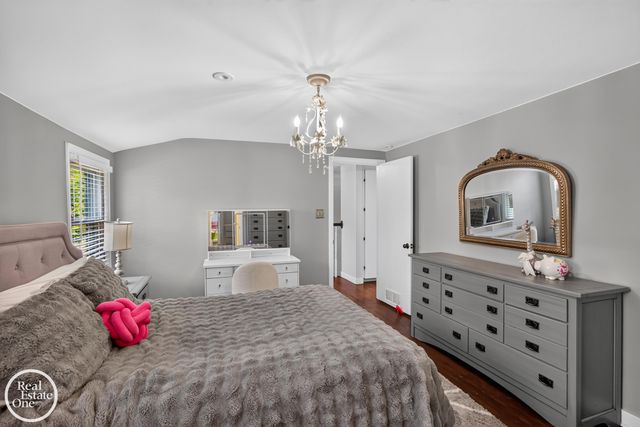 155 Lothrop Road, Grosse Pointe Farms, MI 48236
