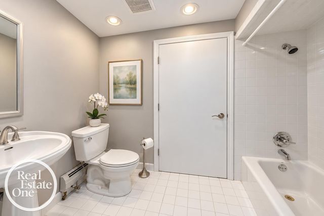 155 Lothrop Road, Grosse Pointe Farms, MI 48236
