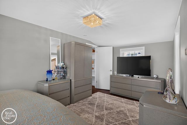 155 Lothrop Road, Grosse Pointe Farms, MI 48236