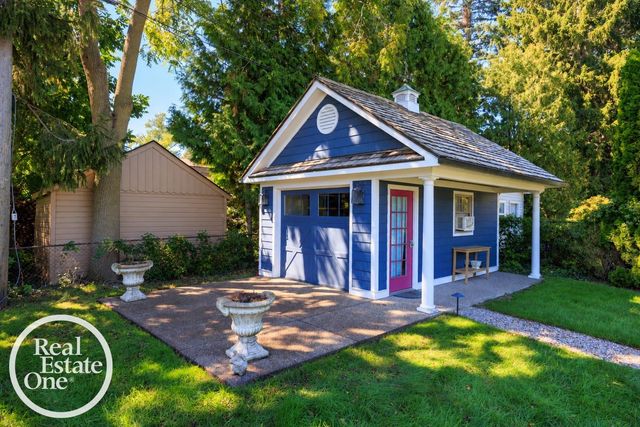 155 Lothrop Road, Grosse Pointe Farms, MI 48236