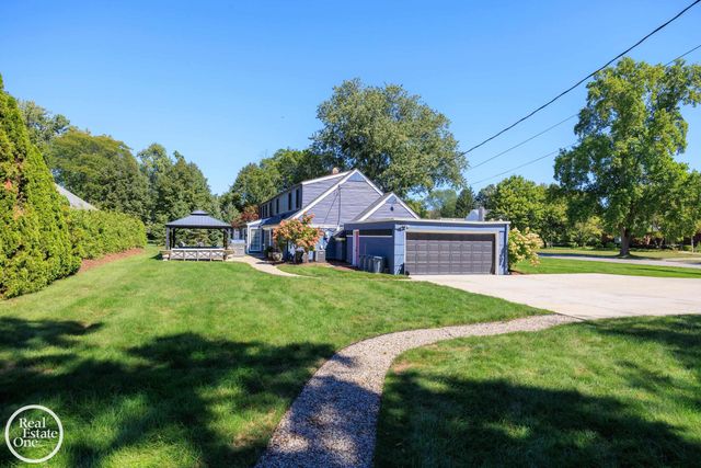 155 Lothrop Road, Grosse Pointe Farms, MI 48236
