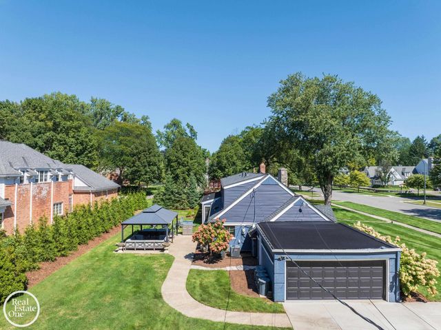 155 Lothrop Road, Grosse Pointe Farms, MI 48236