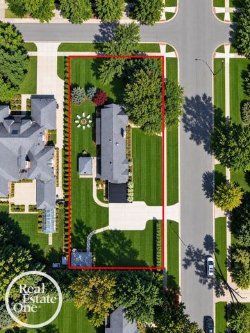 155 Lothrop Road, Grosse Pointe Farms, MI 48236