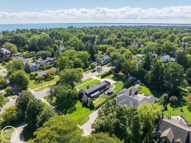 155 Lothrop Road, Grosse Pointe Farms, MI 48236