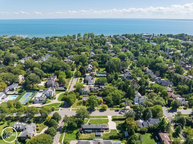 155 Lothrop Road, Grosse Pointe Farms, MI 48236
