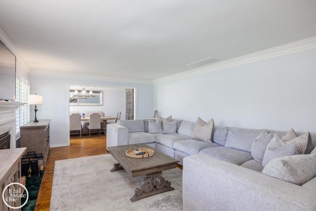 155 Lothrop Road, Grosse Pointe Farms, MI 48236