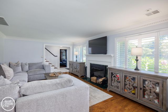 155 Lothrop Road, Grosse Pointe Farms, MI 48236