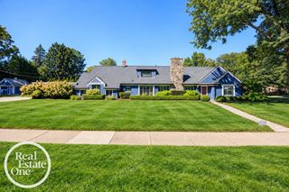 155 Lothrop Road, Grosse Pointe Farms, MI 48236