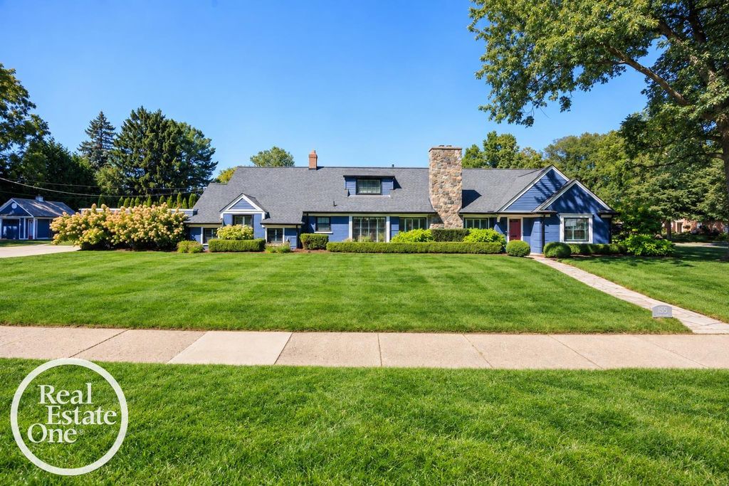155 Lothrop Road, Grosse Pointe Farms, MI 48236