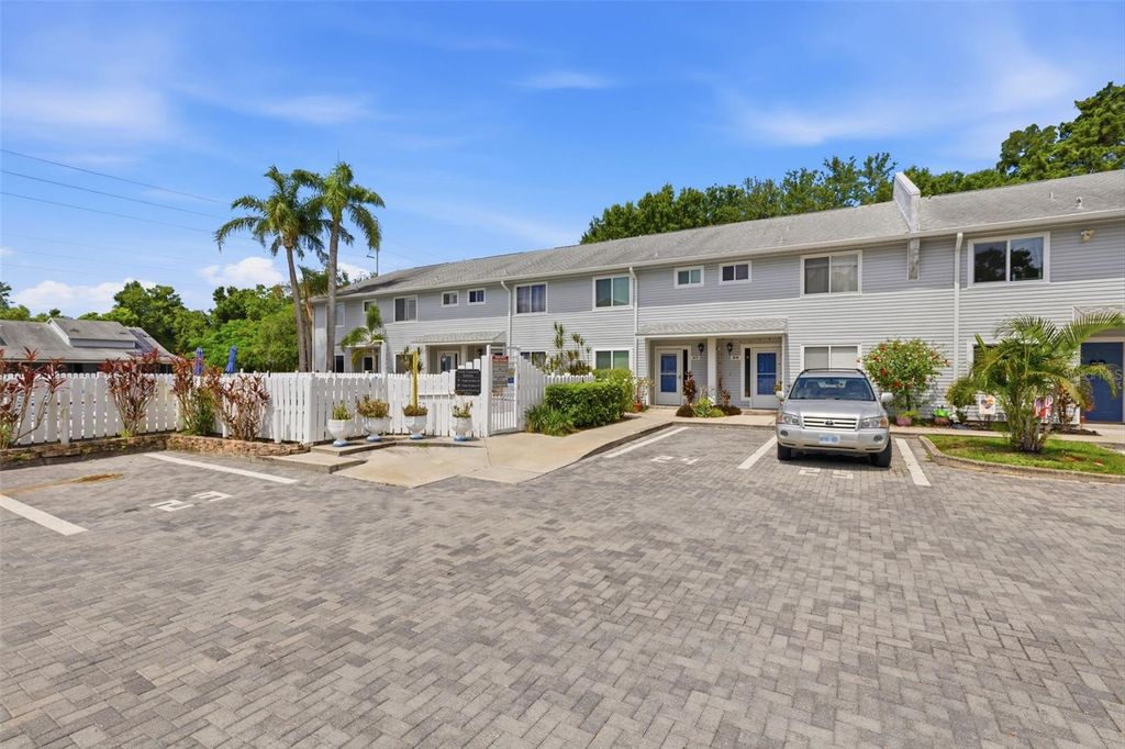 500 NEW YORK AVENUE 25, Dunedin, FL 34698