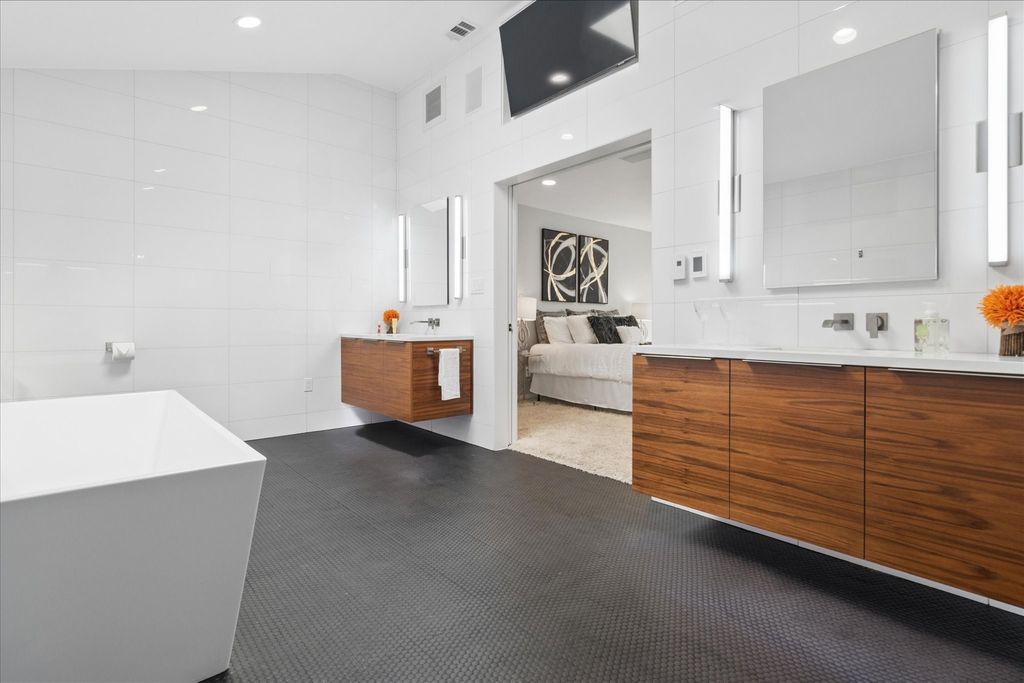 16831 Thomas Chapel Drive, Dallas, TX 75248