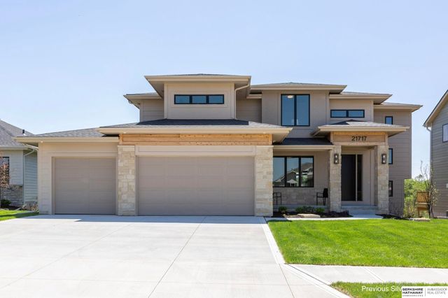 10209 S 214th Street, Gretna, NE 68028