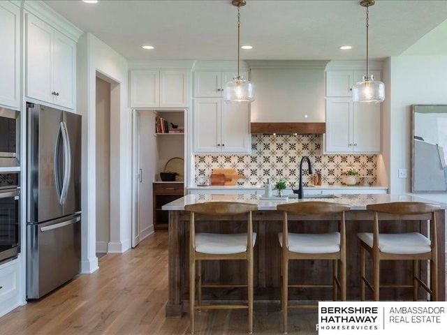 10209 S 214th Street, Gretna, NE 68028