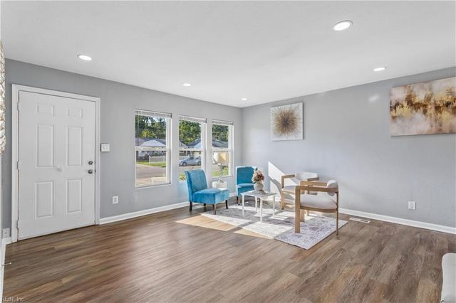 212 Lynnhaven DR, Hampton, VA 23666