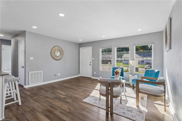 212 Lynnhaven DR, Hampton, VA 23666