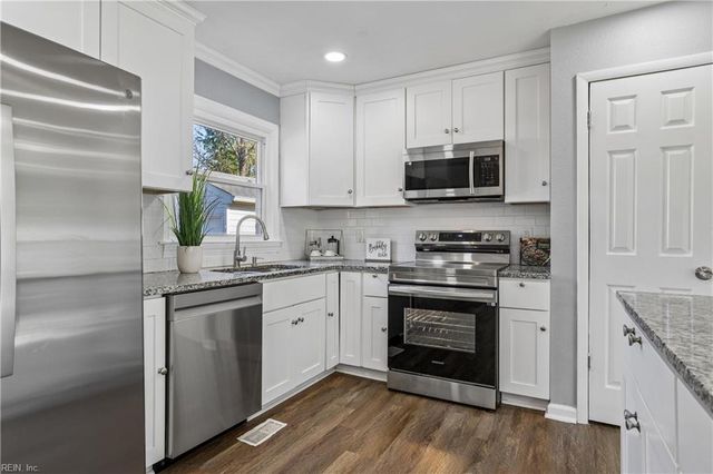 212 Lynnhaven DR, Hampton, VA 23666
