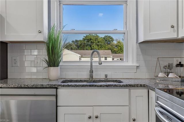 212 Lynnhaven DR, Hampton, VA 23666