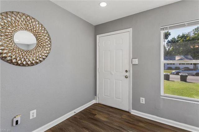 212 Lynnhaven DR, Hampton, VA 23666