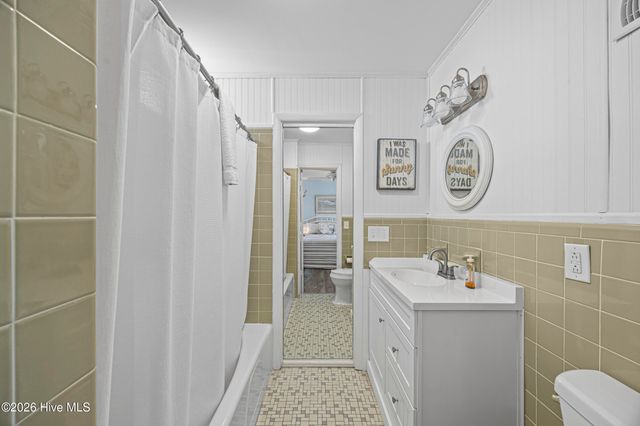 5127 W Beach Drive, Oak Island, NC 28465