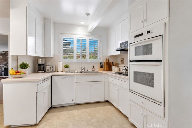 20264 Aetna Street, Woodland Hills, CA 91367