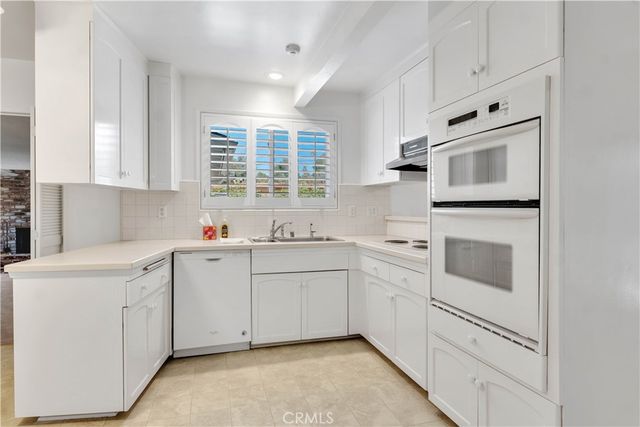 20264 Aetna Street, Woodland Hills, CA 91367