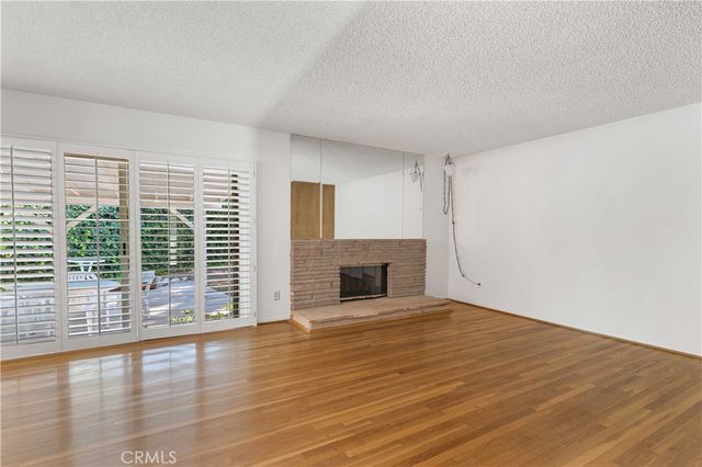 20264 Aetna Street, Woodland Hills, CA 91367