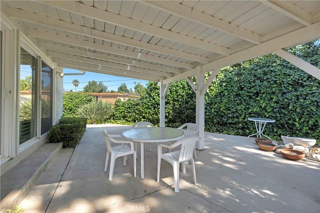 20264 Aetna Street, Woodland Hills, CA 91367