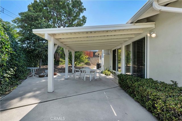 20264 Aetna Street, Woodland Hills, CA 91367