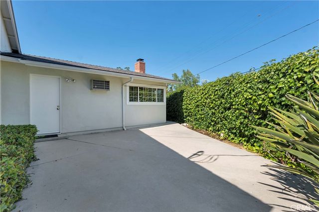 20264 Aetna Street, Woodland Hills, CA 91367
