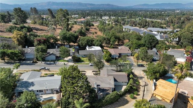 20264 Aetna Street, Woodland Hills, CA 91367