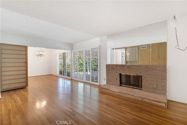 20264 Aetna Street, Woodland Hills, CA 91367