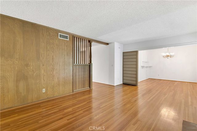 20264 Aetna Street, Woodland Hills, CA 91367