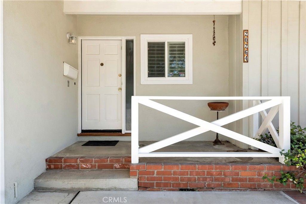 20264 Aetna Street, Woodland Hills, CA 91367