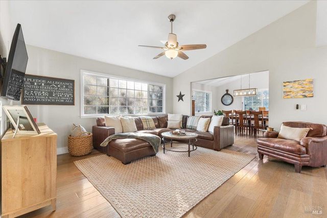 10465 Pelham Dr, Windsor, CA 95492