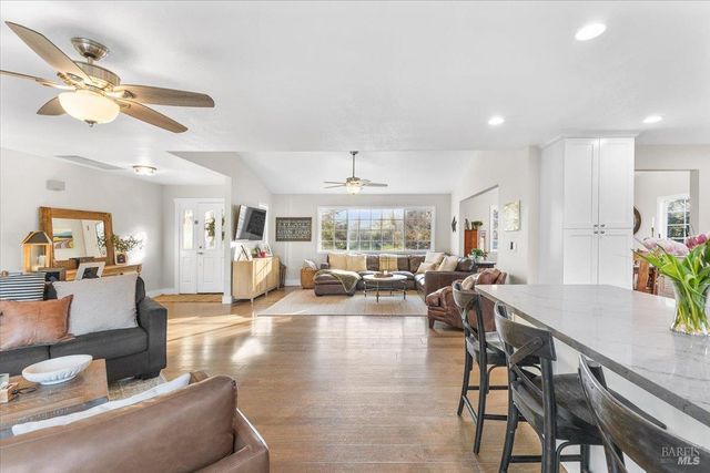 10465 Pelham Dr, Windsor, CA 95492