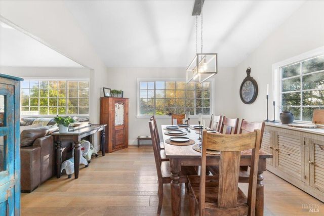 10465 Pelham Dr, Windsor, CA 95492