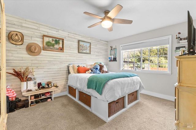 10465 Pelham Dr, Windsor, CA 95492