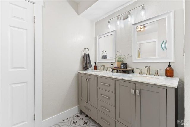 10465 Pelham Dr, Windsor, CA 95492