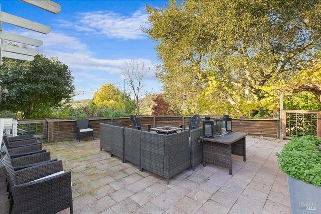 10465 Pelham Dr, Windsor, CA 95492