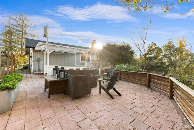 10465 Pelham Dr, Windsor, CA 95492