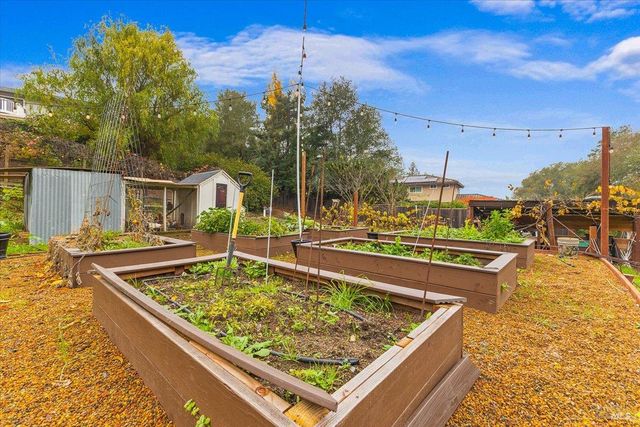 10465 Pelham Dr, Windsor, CA 95492