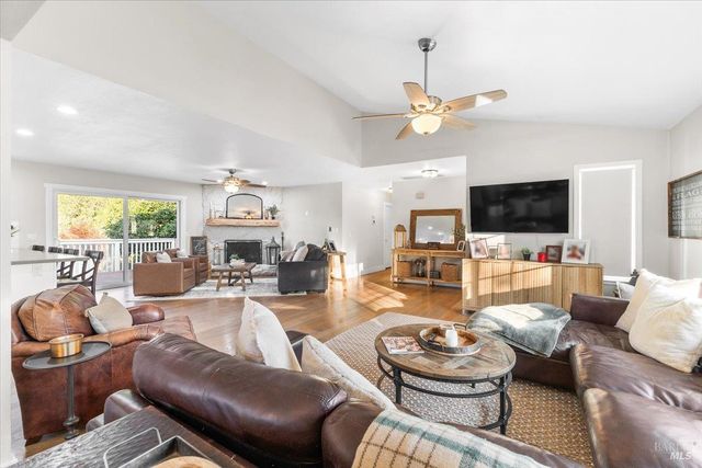 10465 Pelham Dr, Windsor, CA 95492