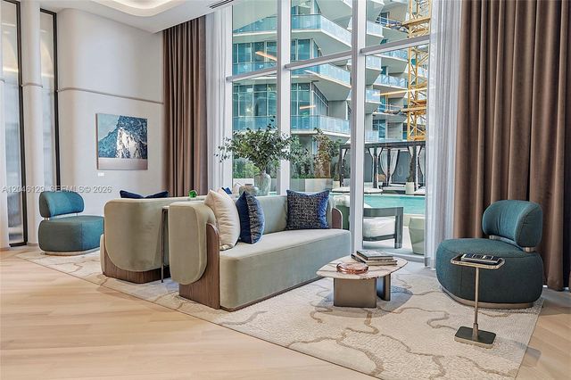 77 SE 5th Street 1905, Miami, FL 33131
