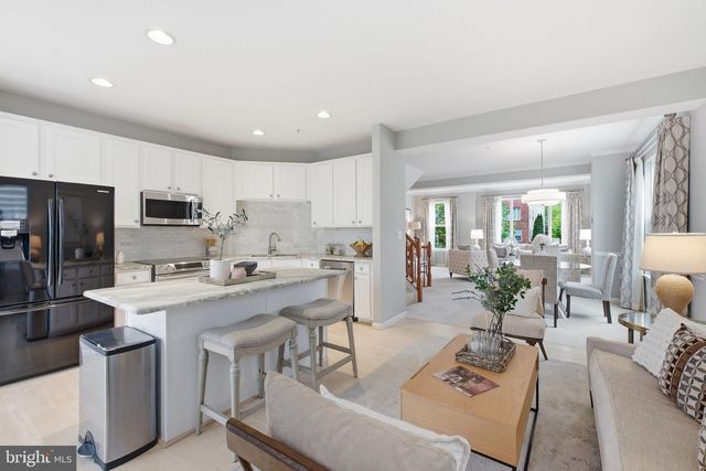 627 AVA CIR NE, Washington, DC 20017