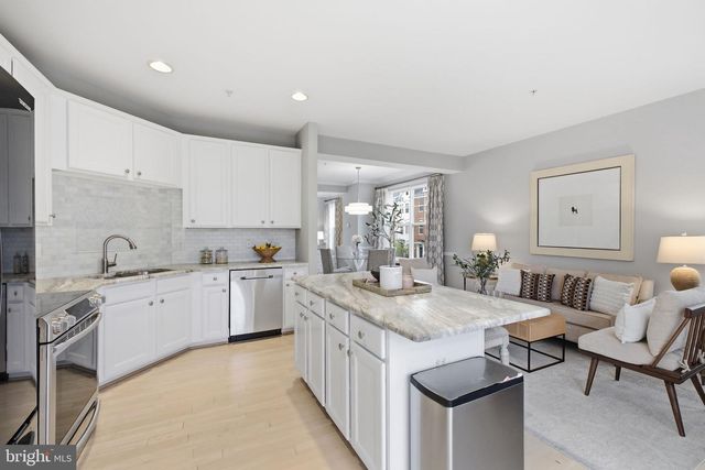 627 AVA CIR NE, Washington, DC 20017