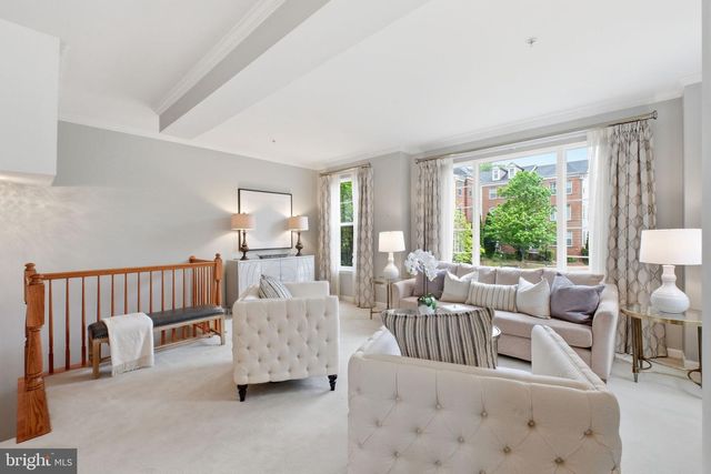 627 AVA CIR NE, Washington, DC 20017
