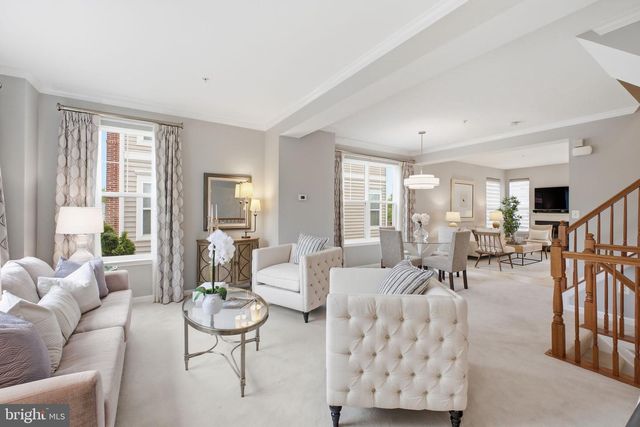 627 AVA CIR NE, Washington, DC 20017