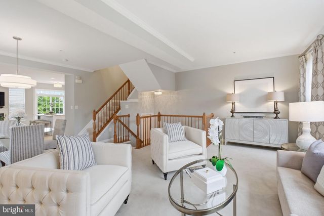 627 AVA CIR NE, Washington, DC 20017