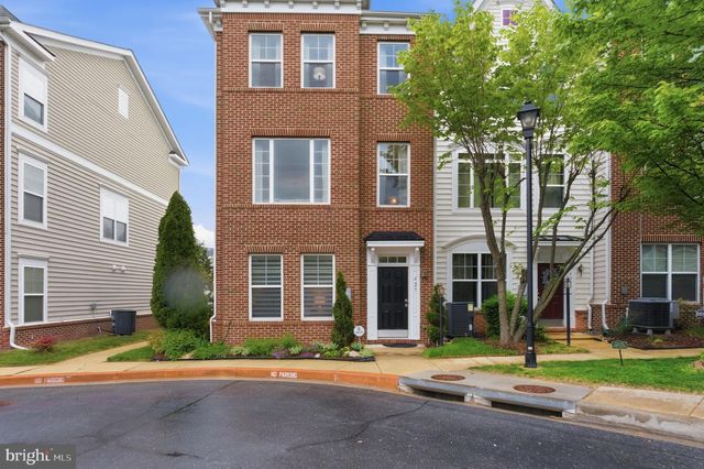 627 AVA CIR NE, Washington, DC 20017