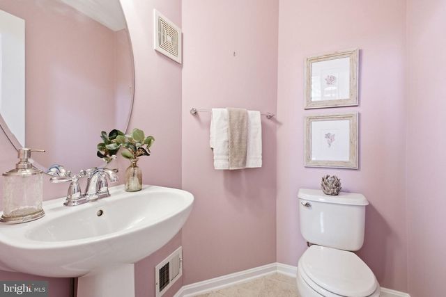627 AVA CIR NE, Washington, DC 20017
